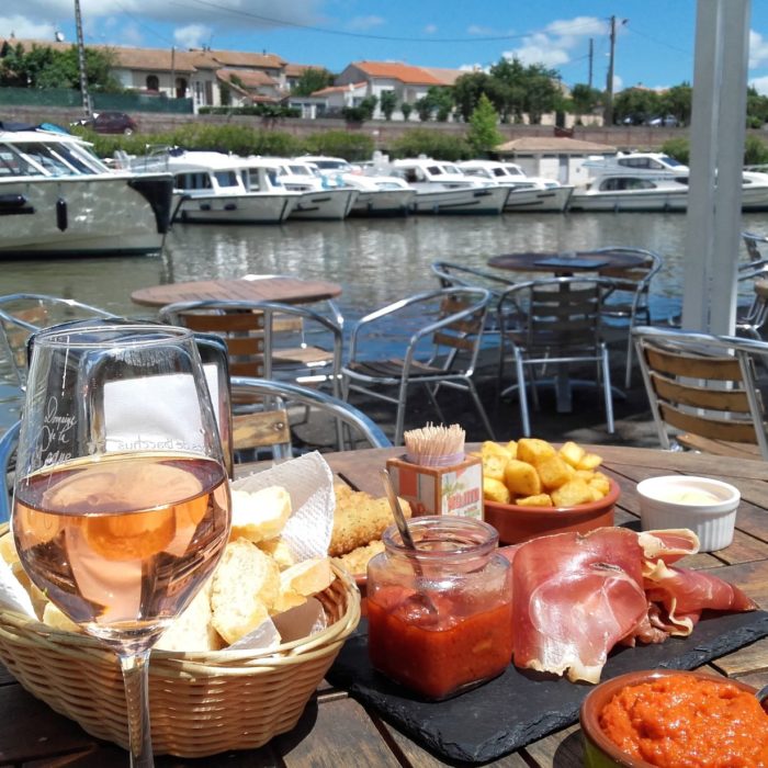 Les restaurants au bord du canal carcassonne aude